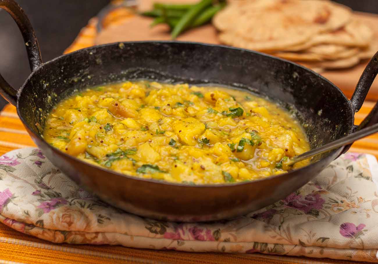 Urulai Kizhangu Masiyal Recipe (Potatoes in a Tangy lemon and Ginger Gravy)