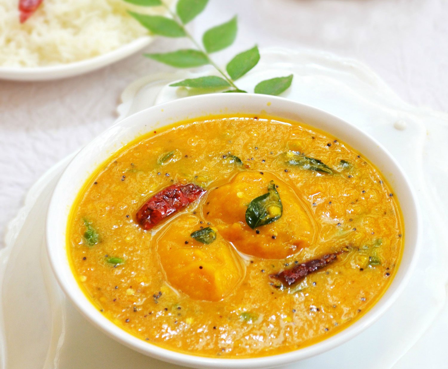 Maavina Hannina Gojju (Karnataka Style Ripe Mango Curry Recipe)