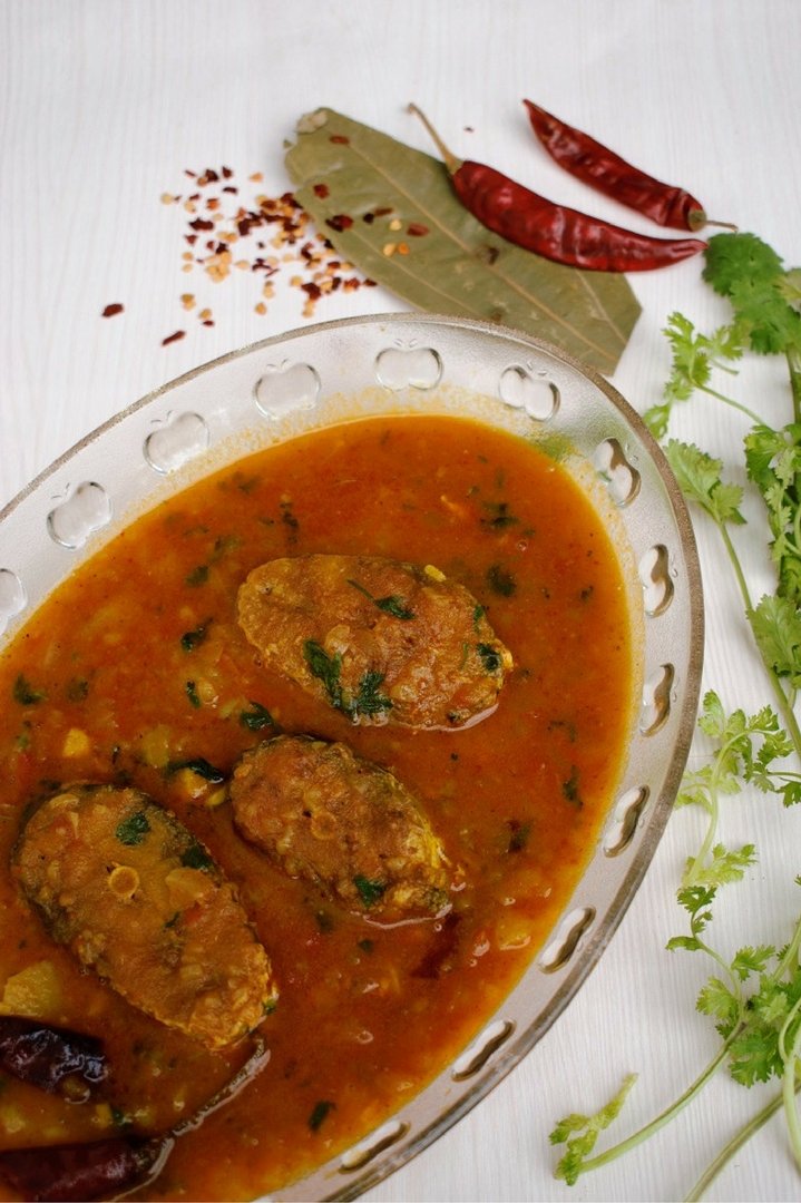 Aloo Bilahi Maas Recipe - Assamese Fish Curry With Potatoes And Tomatoes