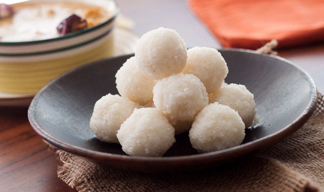 Coorg Style Kadumbuttu/Kadambuttu Recipe (Steamed Rice Balls Recipe)